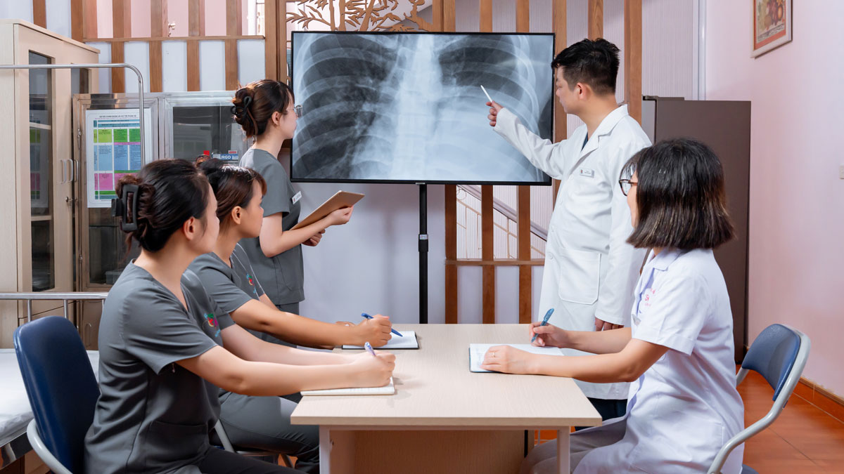 Bác sĩ khám trực tuyến