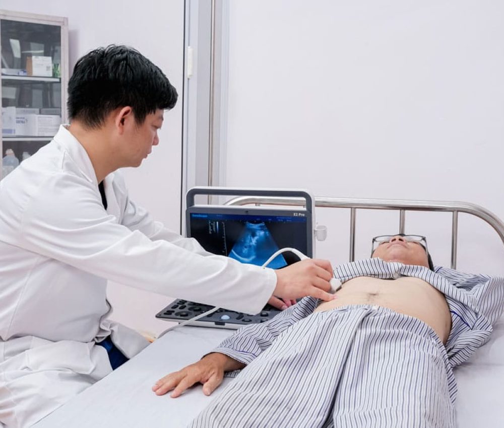 Bác sĩ khám nội khoa